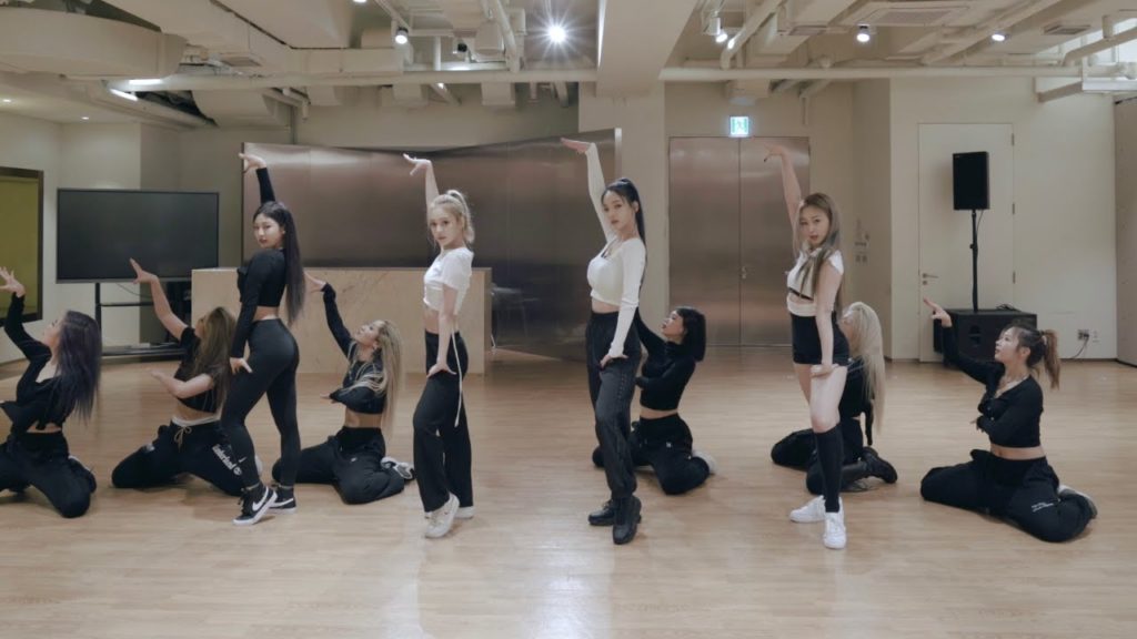 エスパ Black Mamba ダンス