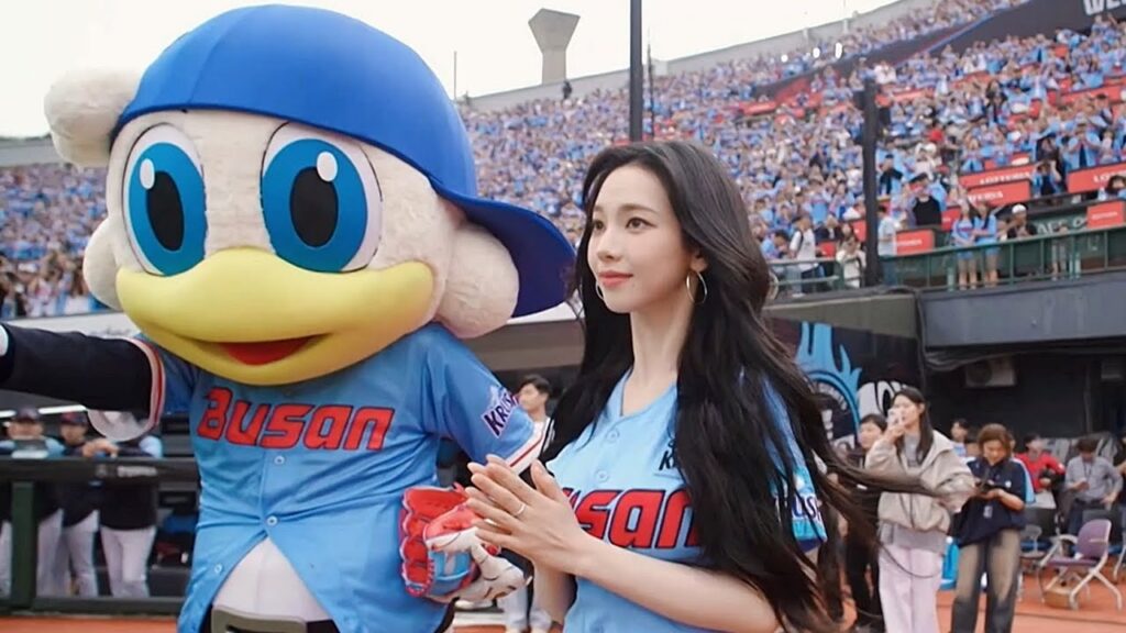 aespaのカリナが始球式を務めた理由とは？【K-POP】
